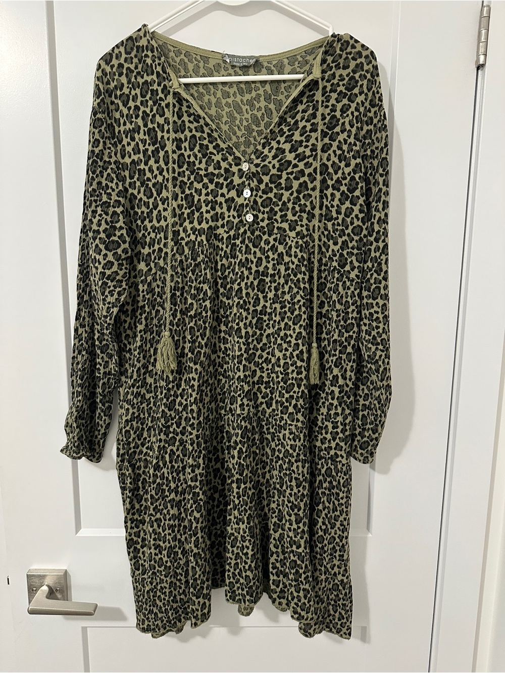 Pistache Green Leopard Print V-neck Flowy Dress Size Large Women’s